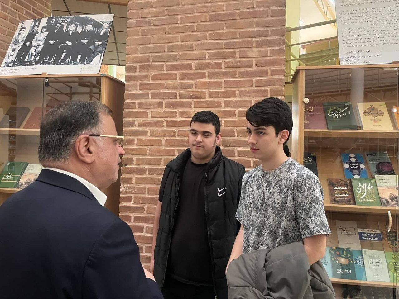 بازدید سرزده استاندار گلستان از بزرگ‌ترین کتابخانه شمال ایران