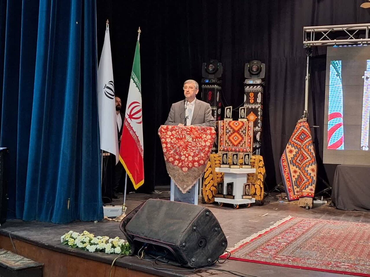 استاندار لرستان: به وجود هنرمندان لرستانی افتخار می‌کنیم