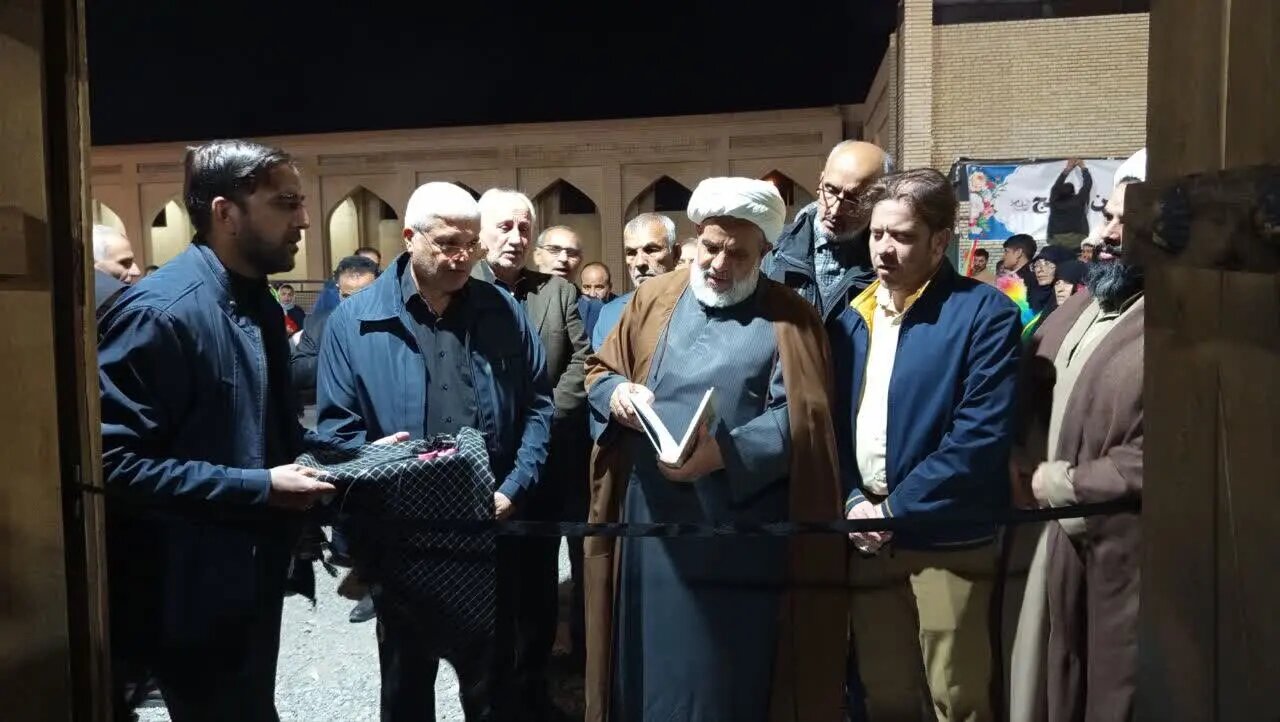 افتتاح نمایشگاه «فاطمه(س) راه نجات» در بیرجند با حضور معاون استاندار+عکس