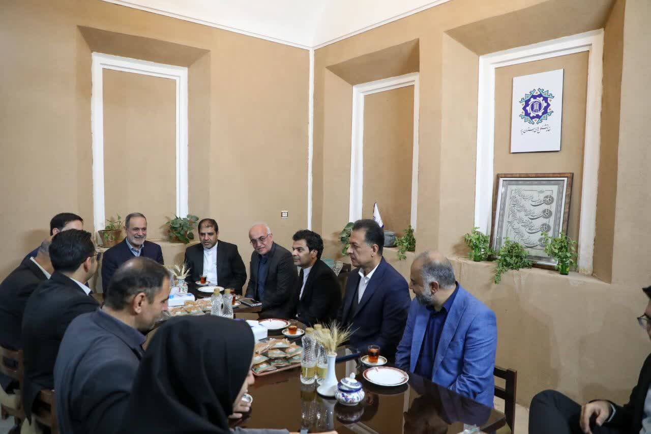 بازدید رئیس سازمان امور اجتماعی کشور از خانه جوان و مرکز تشکلهای مردمنهاد یزد