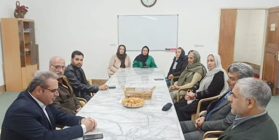 تأکید بر نقش بانوان در توسعه اجتماعی در نشست مدیران استانی با بانوان نیم‌ور