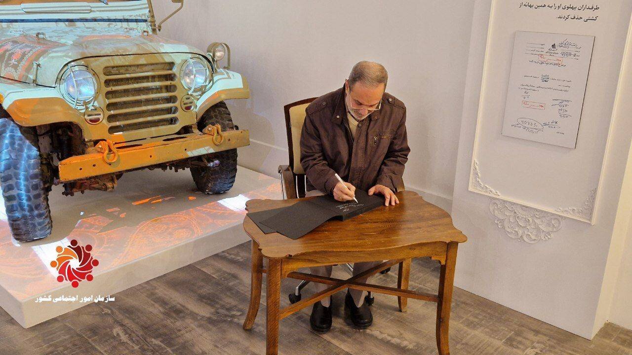 بازدید رئیس سازمان امور اجتماعی کشور از نمایشگاه «دیدار با پسر ایران»